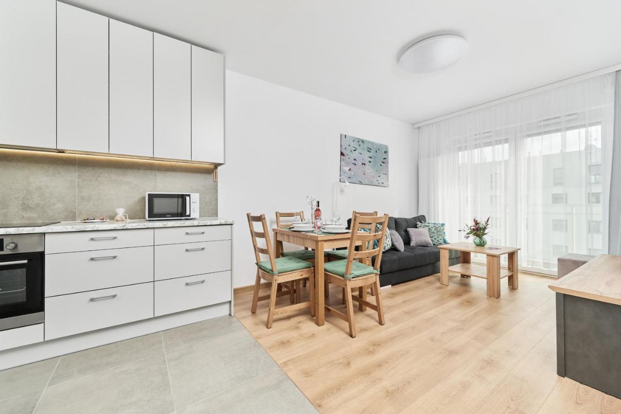 Apartment Wichrowa With Free Garage Wroclaw By Noclegi Renters Exterior foto