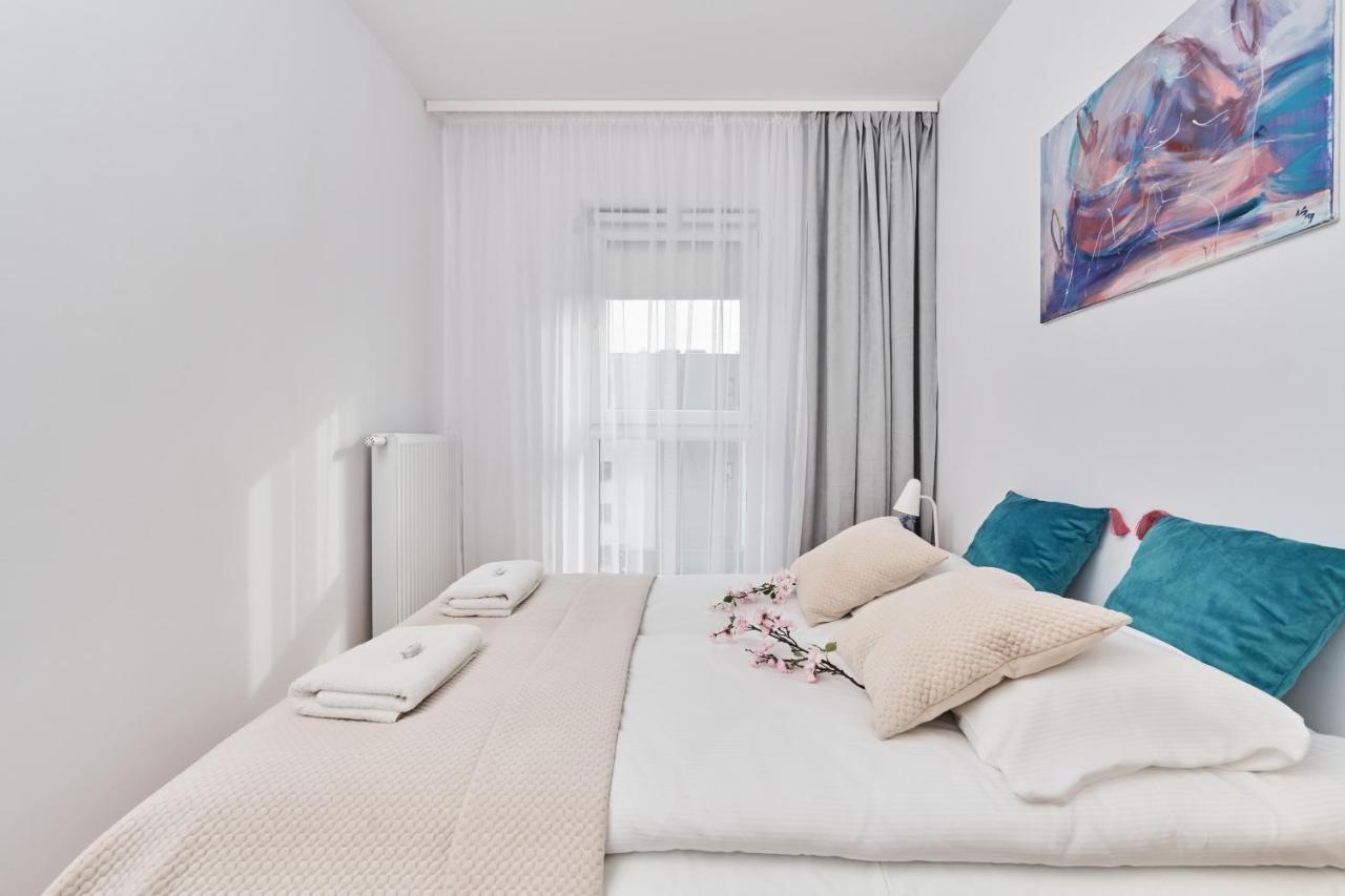 Apartment Wichrowa With Free Garage Wroclaw By Noclegi Renters Exterior foto