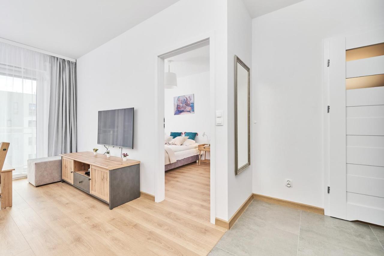 Apartment Wichrowa With Free Garage Wroclaw By Noclegi Renters Exterior foto