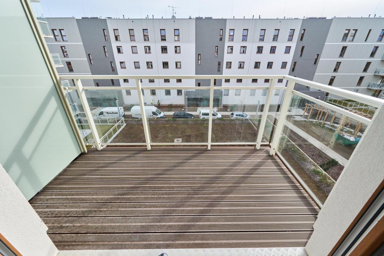 Apartment Wichrowa With Free Garage Wroclaw By Noclegi Renters Exterior foto