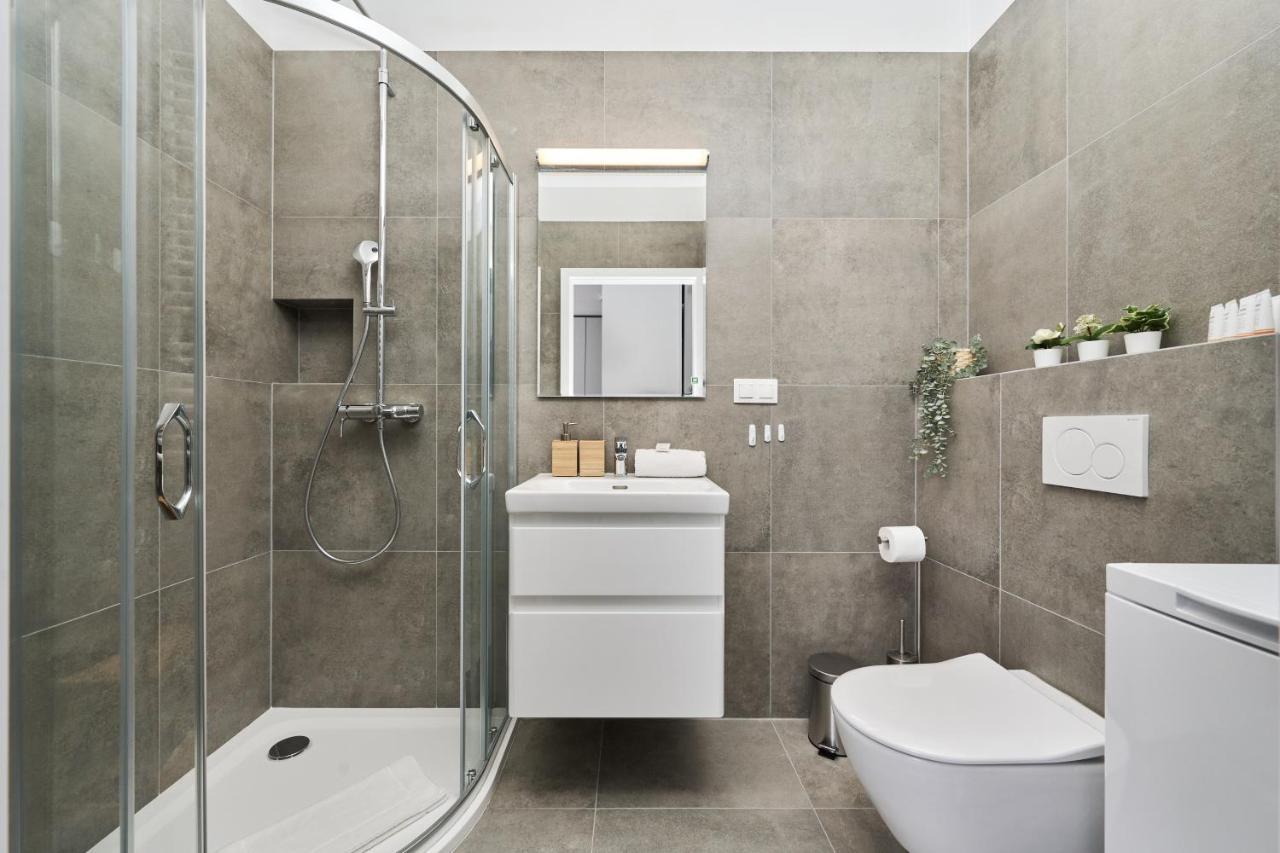Apartment Wichrowa With Free Garage Wroclaw By Noclegi Renters Exterior foto
